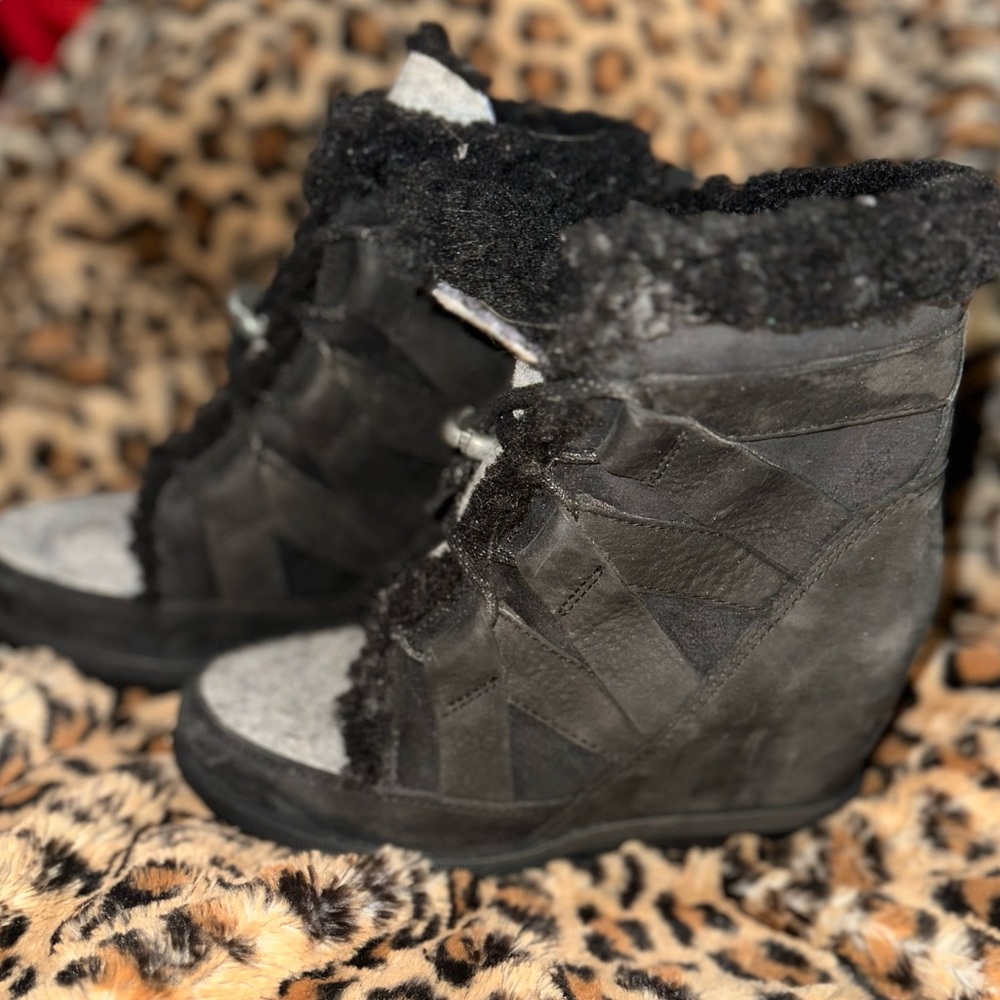 Sorel Black Ankle Boots with Fur Trim